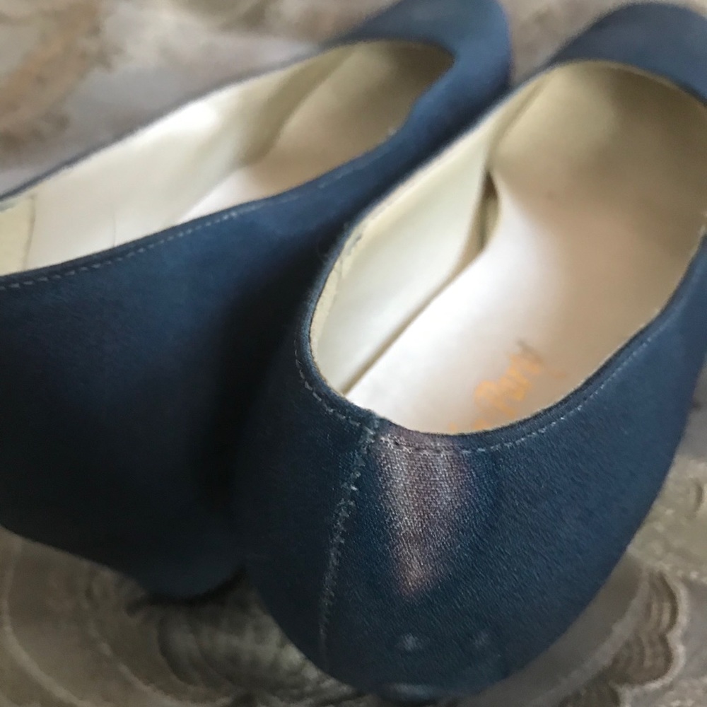 Heels - Picture 2 of 3